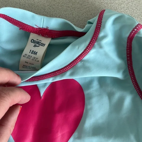 OSHKOSH SWIM RASHGUARD - Picture 2 of 3